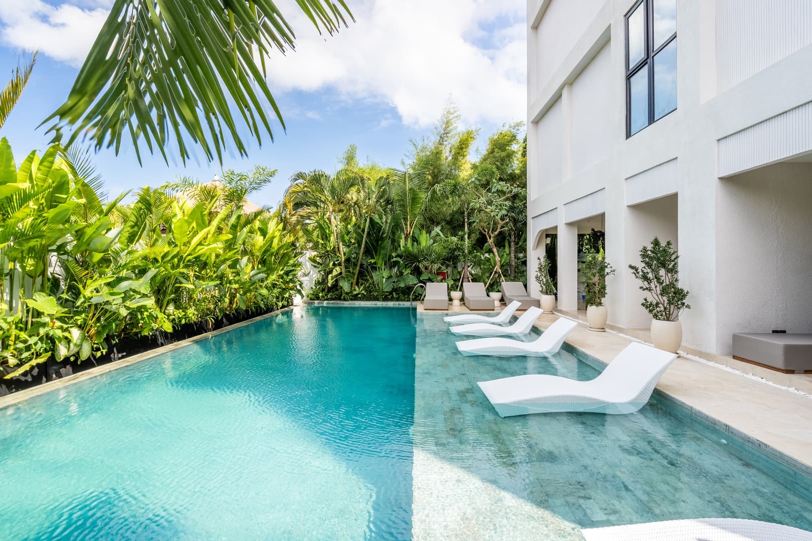 Canggu Beachside 1BR Suite | Sauna, Pool & Gym