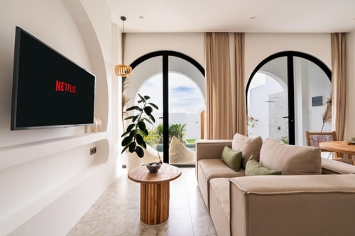 NEW Mediterranean 1BR Stay w/ Rooftop Paddy Views