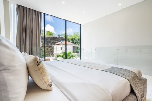 Melasti Seaside 1BR Villa | Sleek Pool & Hill-View